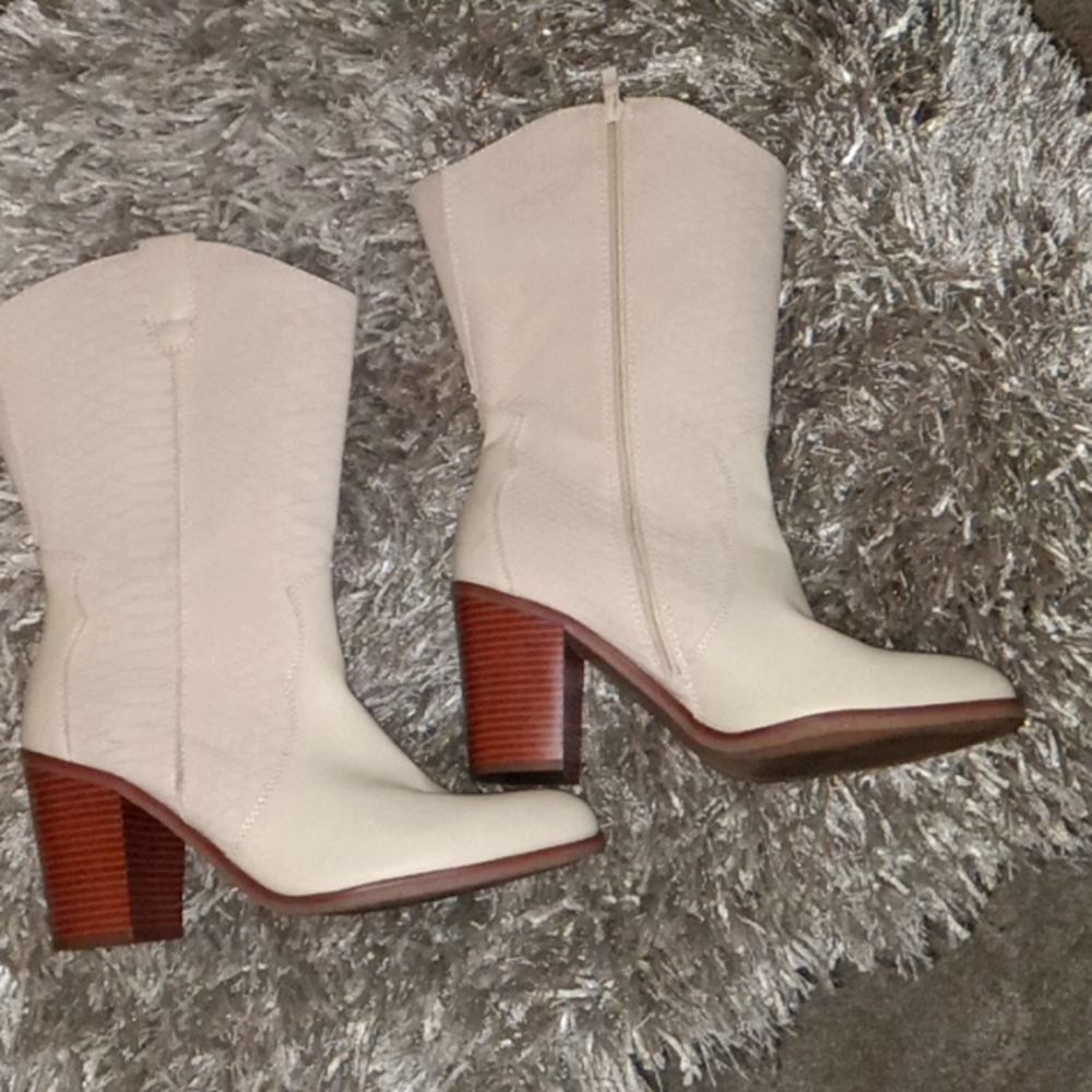 Torrid zip up ivory cowboy boots